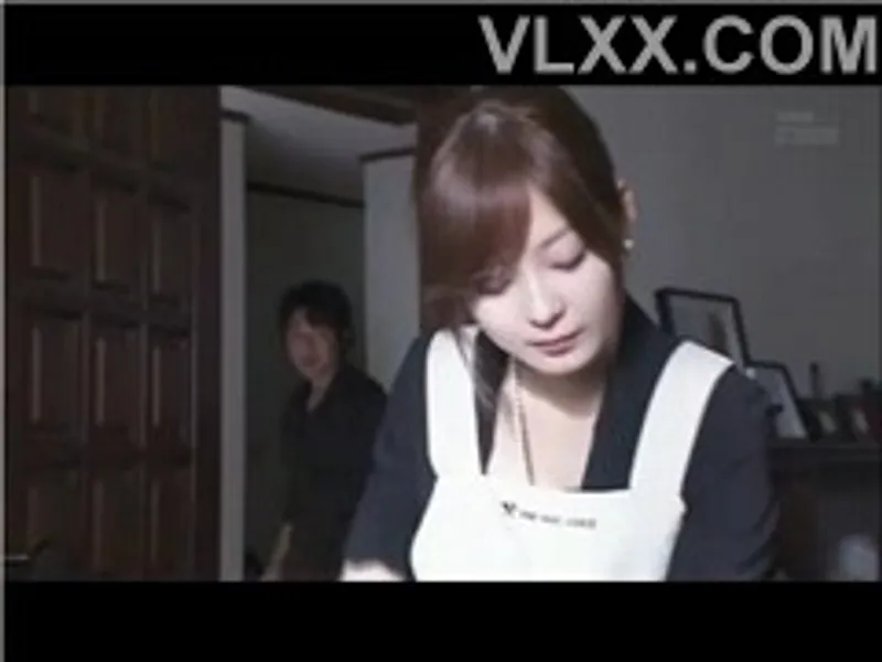 Gã chồng đi làm ăn, cô vợ ở nhà bị chồng sắp cưới của chị gái cưỡng hiếp