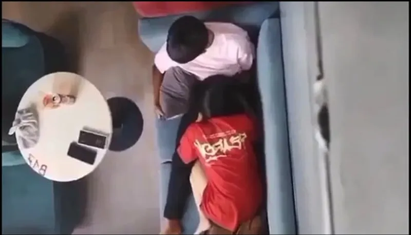 Quay lén eny liếm mút cho eny nơi công cộng